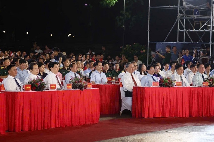 Lãnh đạo Đảng, Nhà nước dự chương trình nghệ thuật đặc biệt 'Người là Hồ Chí Minh'